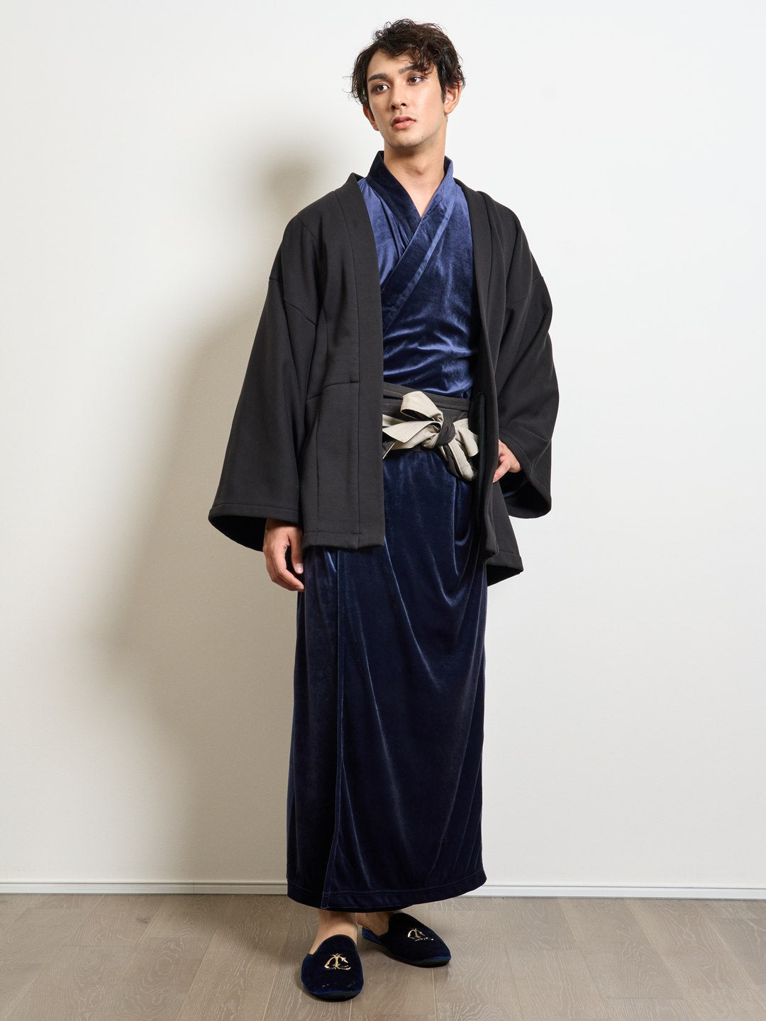 
                  
                    Yukata Roomwear Royal Velour (Royal Black)
                  
                