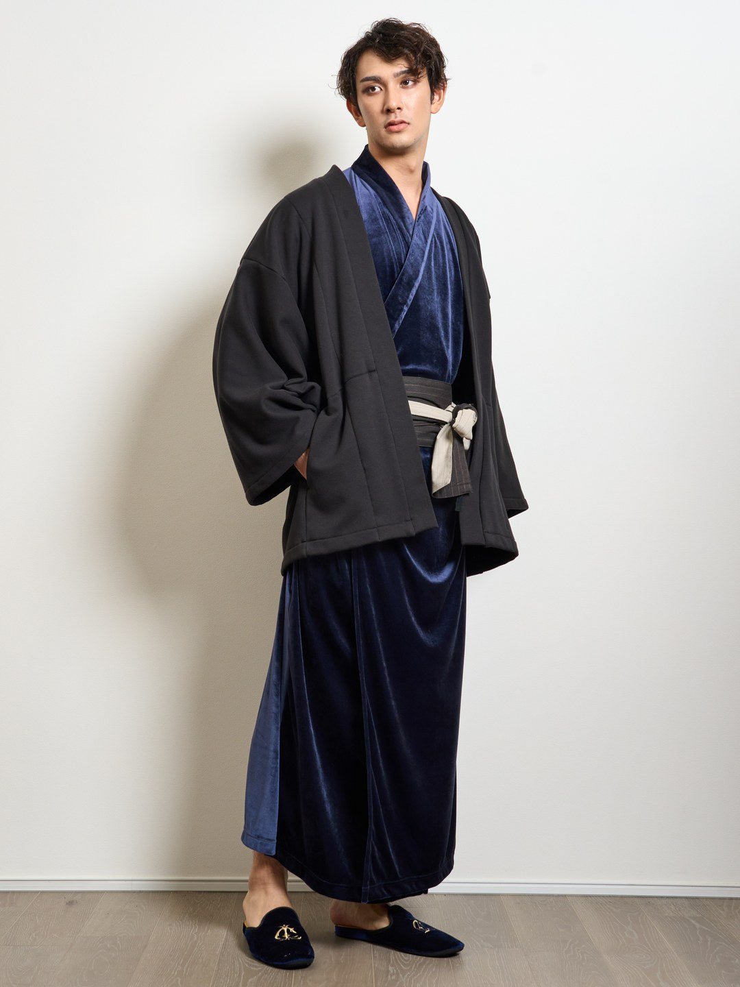
                  
                    Yukata Roomwear Royal Velour (Royal Black)
                  
                