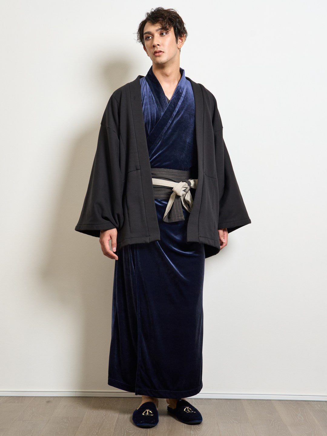 
                  
                    Yukata Roomwear Royal Velour (Royal Black)
                  
                