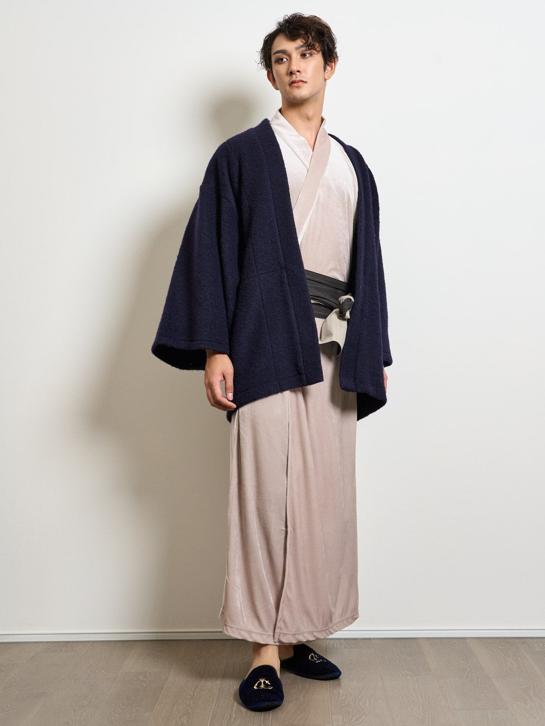 
                  
                    HAORI Wool (Navy)
                  
                