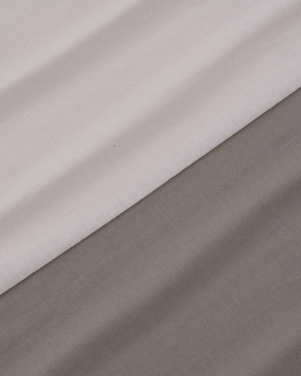 
                  
                    YUKATA 涼  Bicolor (Greige ×  Ekuru)
                  
                