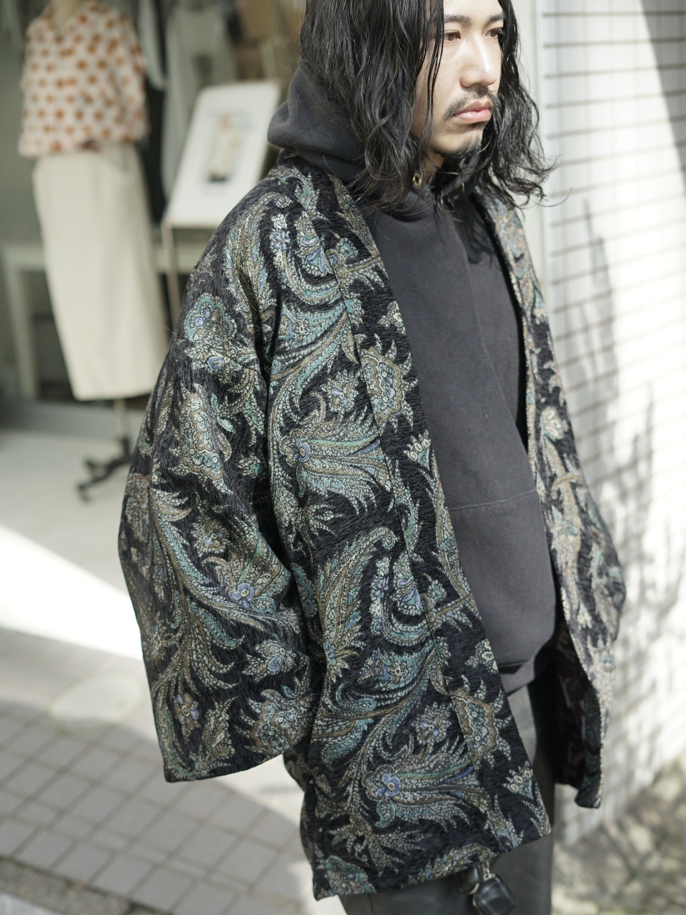 
                  
                    HAORI GOBELIN ブラック パーカーに重ねて
                  
                