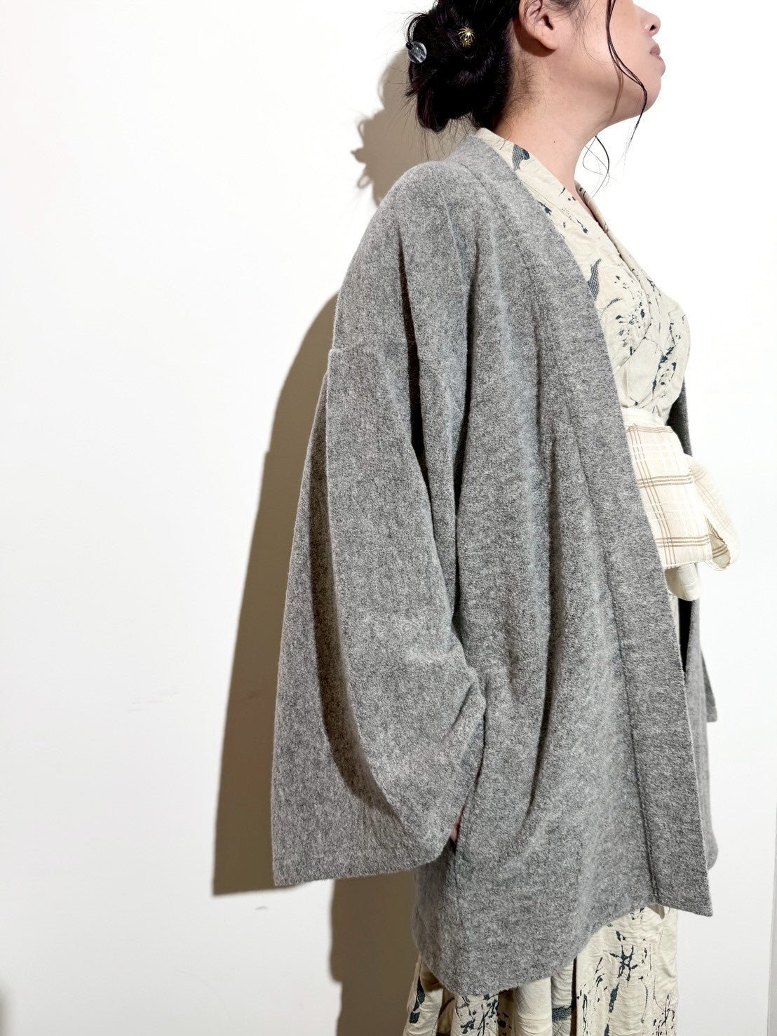 
                  
                    HAORI カーディガン Wool (Grey) KASHIWAコラボカラー - Nanafu｜YUKATA
                  
                