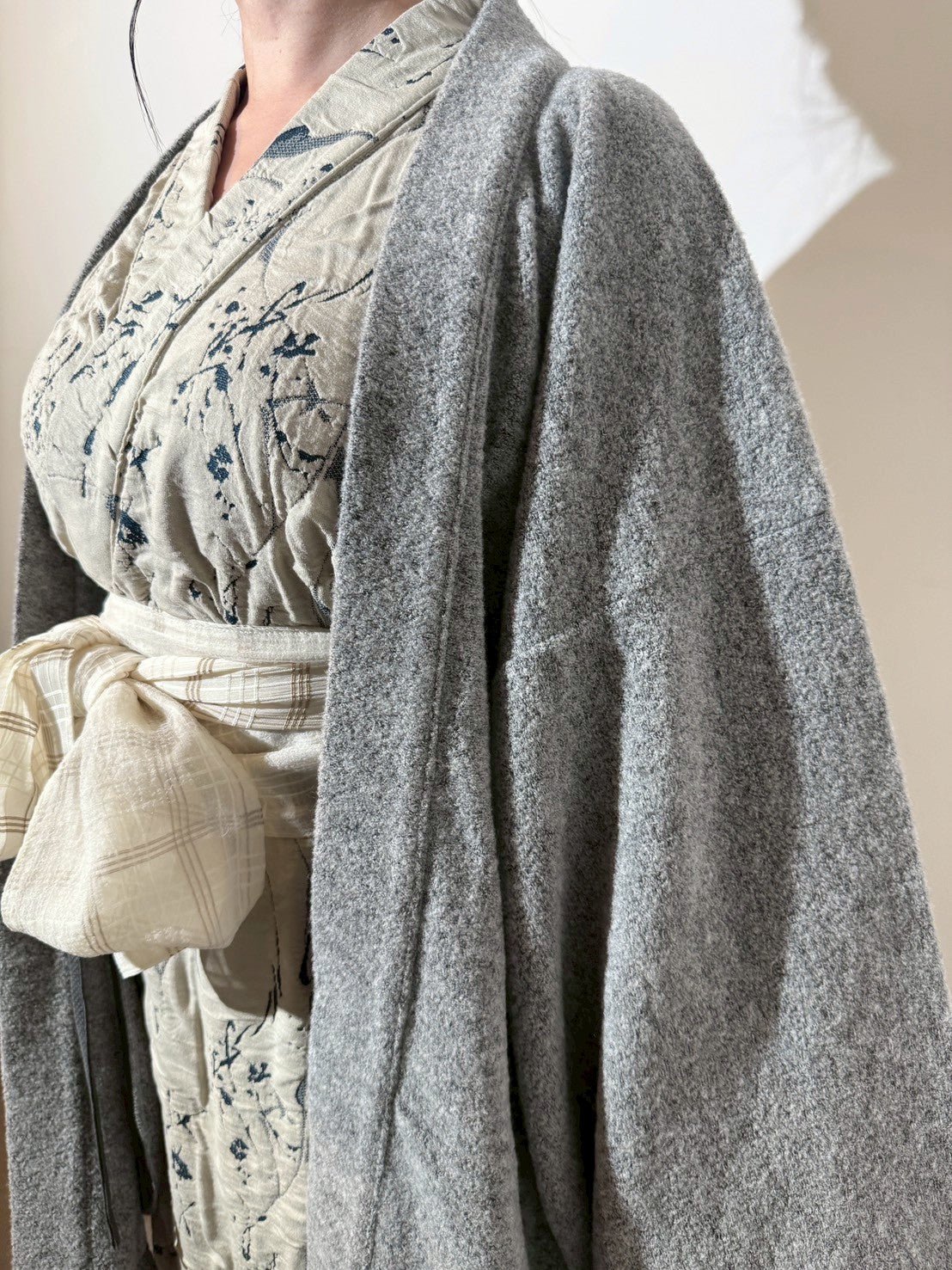 
                  
                    HAORI カーディガン Wool (Grey) KASHIWAコラボカラー - Nanafu｜YUKATA
                  
                