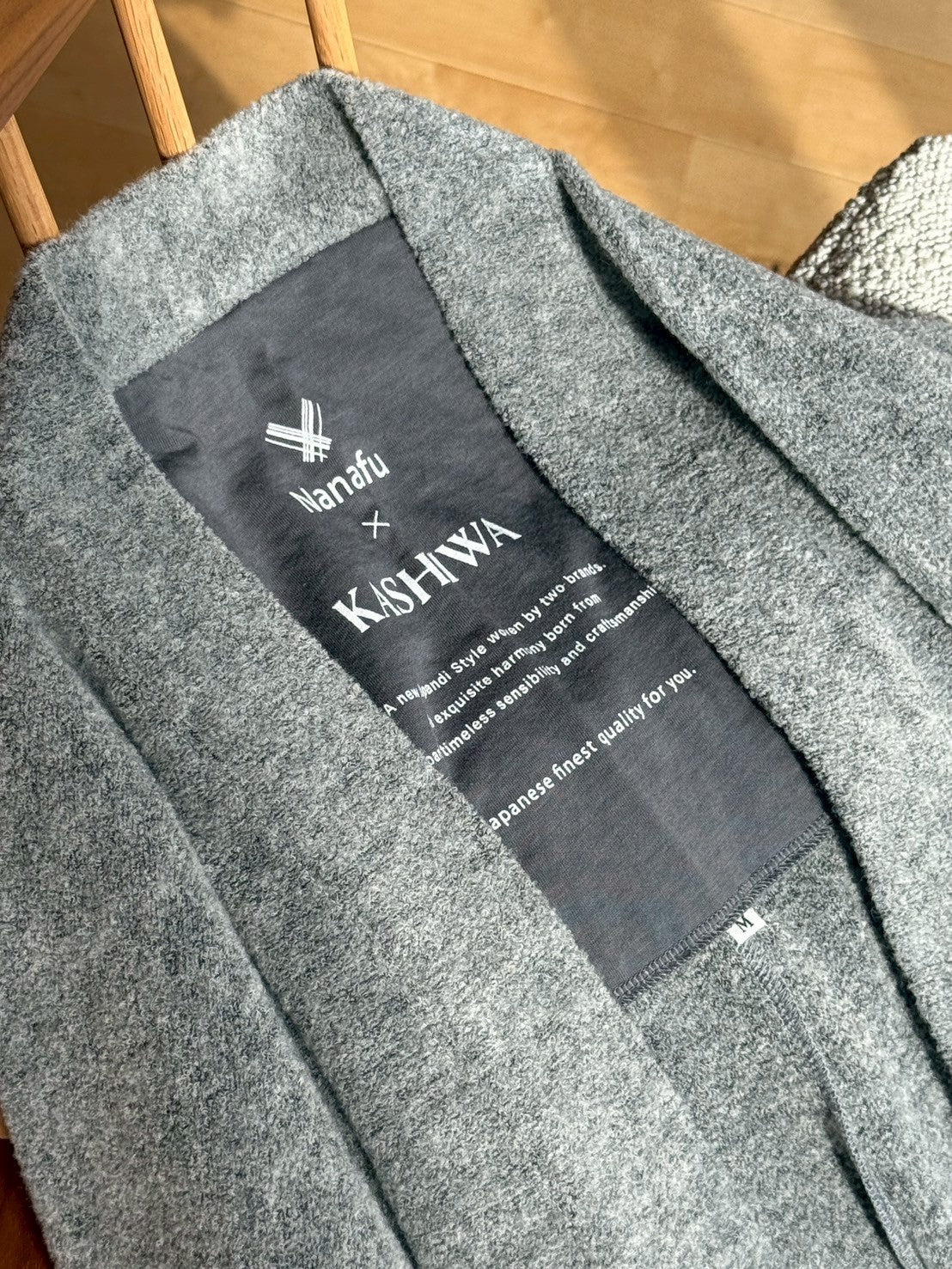 
                  
                    HAORI カーディガン Wool (Grey) KASHIWAコラボカラー - Nanafu｜YUKATA
                  
                