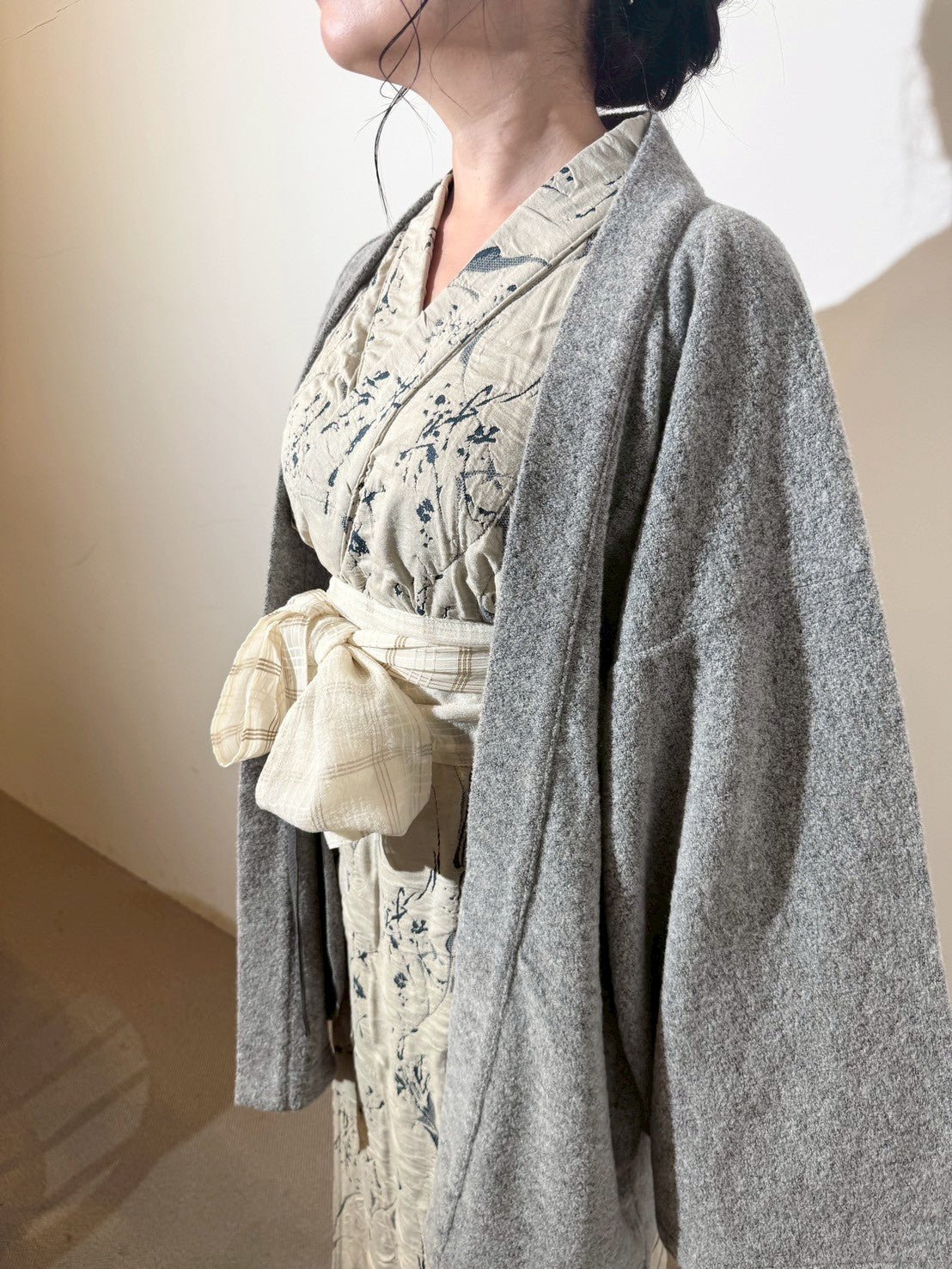 
                  
                    HAORI カーディガン Wool (Grey) KASHIWAコラボカラー - Nanafu｜YUKATA
                  
                