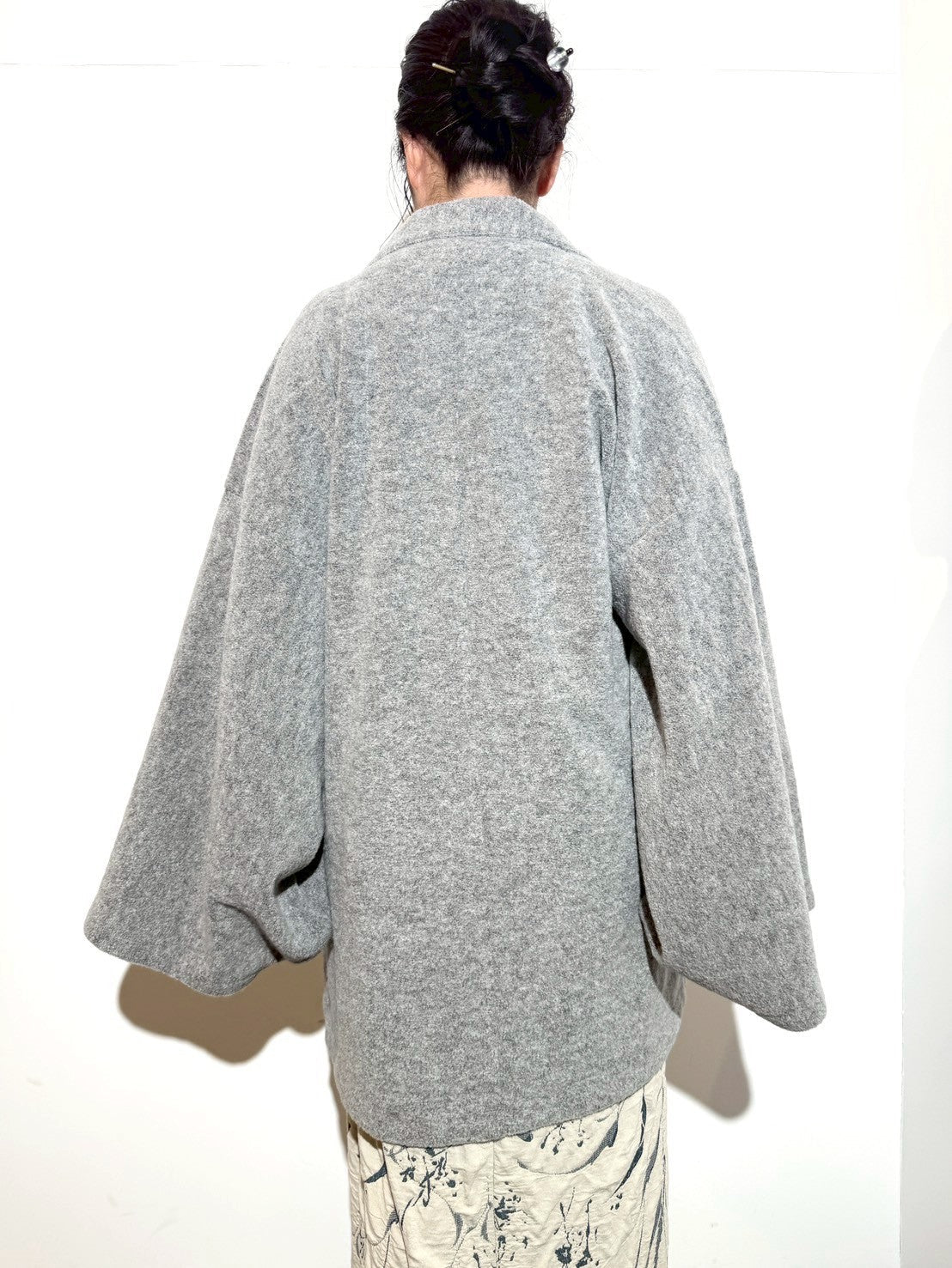 
                  
                    HAORI カーディガン Wool (Grey) KASHIWAコラボカラー - Nanafu｜YUKATA
                  
                