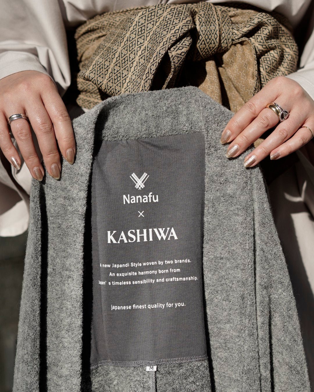 
                  
                    HAORI カーディガン Wool (Grey) KASHIWAコラボカラー - Nanafu｜YUKATA
                  
                