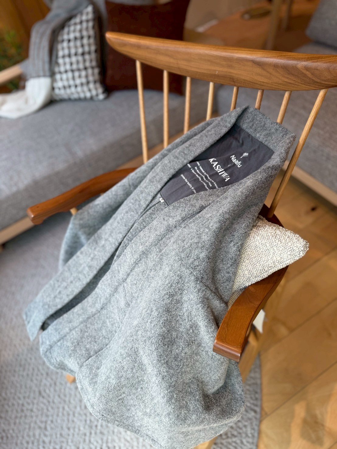 
                  
                    HAORI カーディガン Wool (Grey) KASHIWAコラボカラー - Nanafu｜YUKATA
                  
                