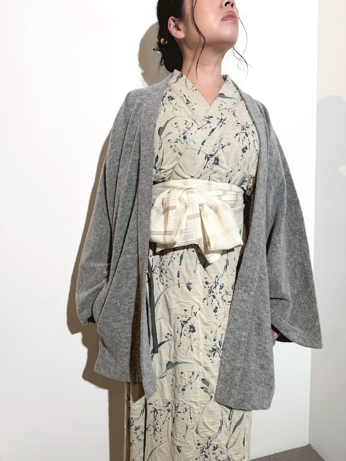 
                  
                    HAORI カーディガン Wool (Grey) KASHIWAコラボカラー - Nanafu｜YUKATA
                  
                