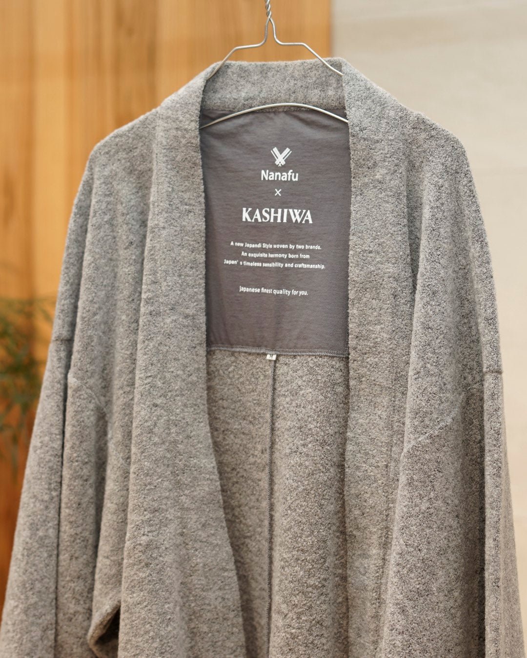 
                  
                    HAORI カーディガン Wool (Grey) KASHIWAコラボカラー - Nanafu｜YUKATA
                  
                