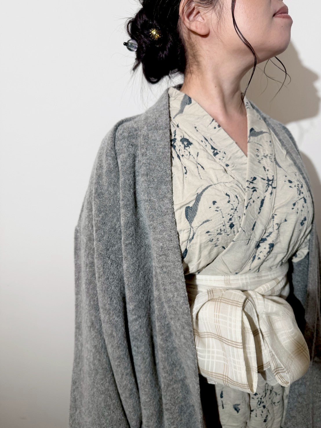 
                  
                    HAORI カーディガン Wool (Grey) KASHIWAコラボカラー - Nanafu｜YUKATA
                  
                