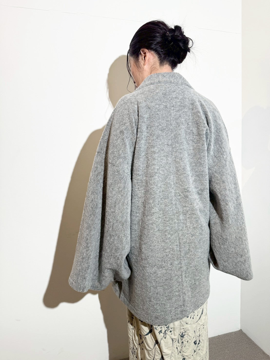 
                  
                    HAORI カーディガン Wool (Grey) KASHIWAコラボカラー - Nanafu｜YUKATA
                  
                