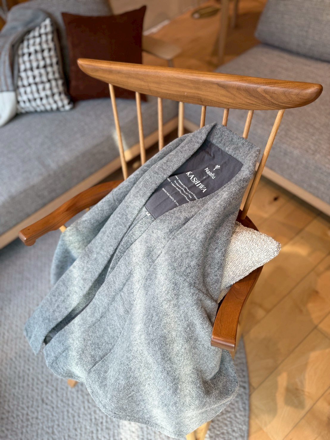 
                  
                    HAORI カーディガン Wool (Grey) KASHIWAコラボカラー - Nanafu｜YUKATA
                  
                