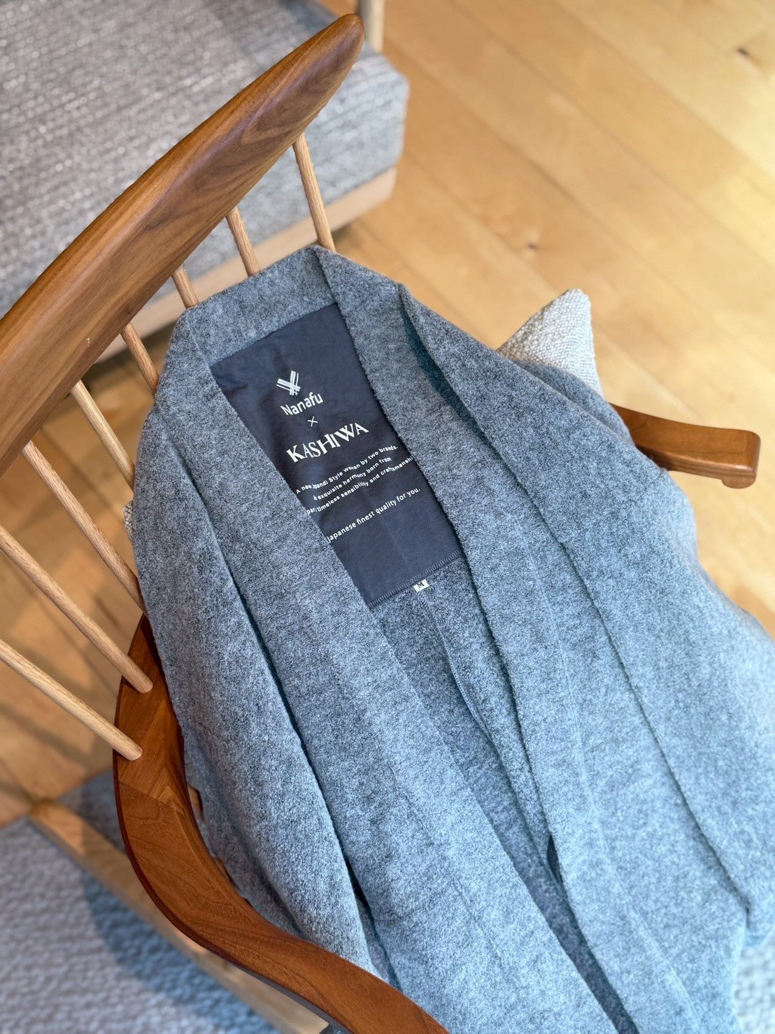 
                  
                    HAORI カーディガン Wool (Grey) KASHIWAコラボカラー - Nanafu｜YUKATA
                  
                