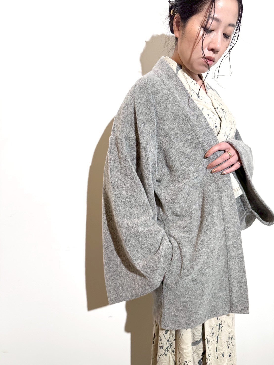 
                  
                    HAORI カーディガン Wool (Grey) KASHIWAコラボカラー - Nanafu｜YUKATA
                  
                