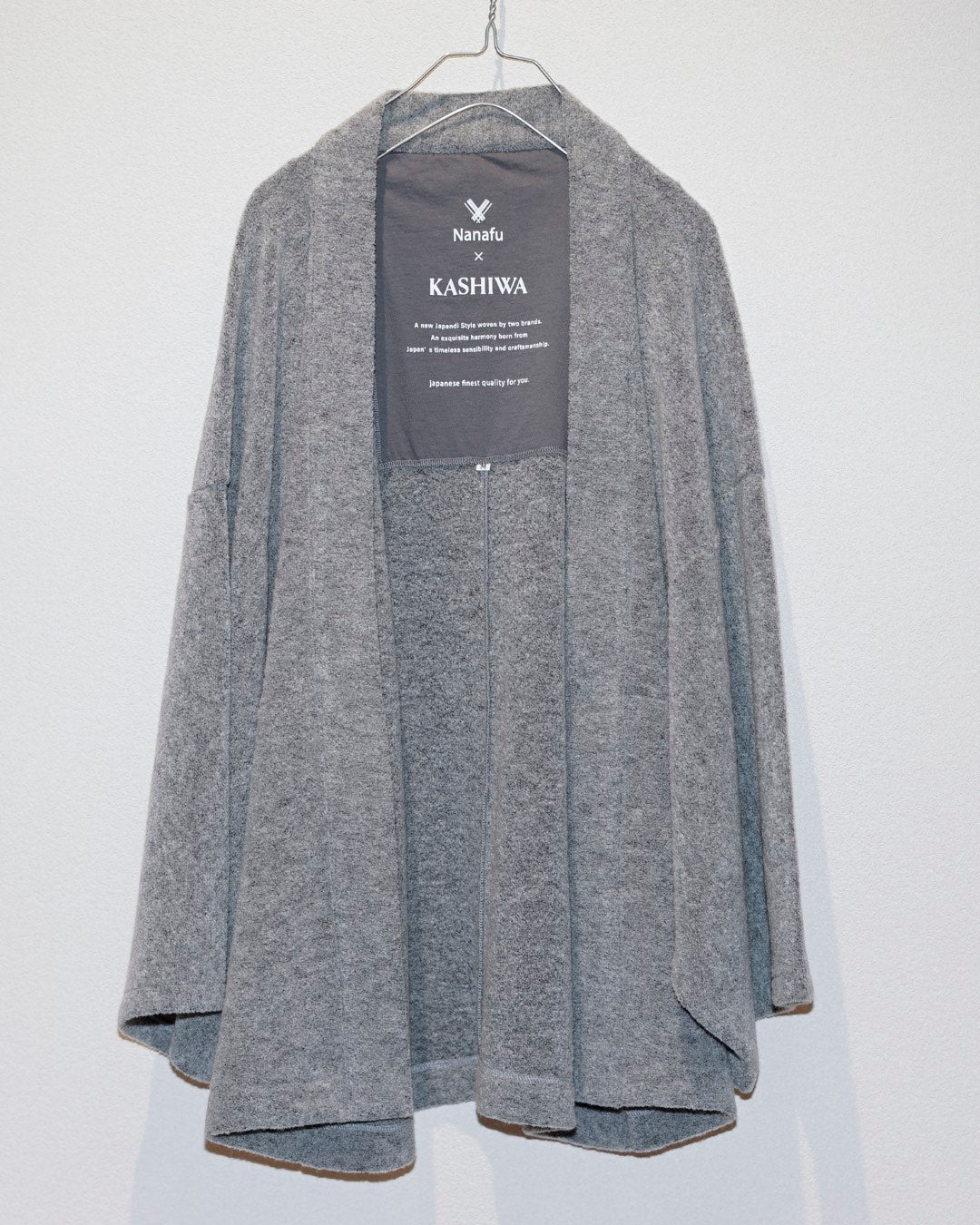 
                  
                    HAORI カーディガン Wool (Grey) KASHIWAコラボカラー - Nanafu｜YUKATA
                  
                