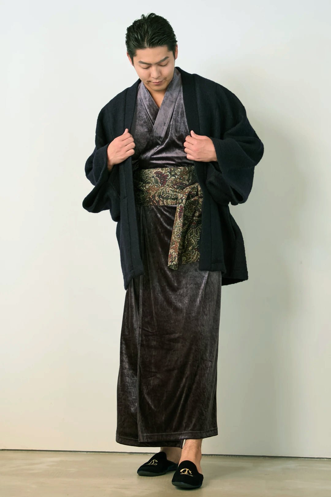 浴衣ルームウェア・ロイヤルベロア（ロイヤル・ブラック） - Yukata Roomwear Royal Velor - Royal Black - Nanafu｜YUKATA Roomwear