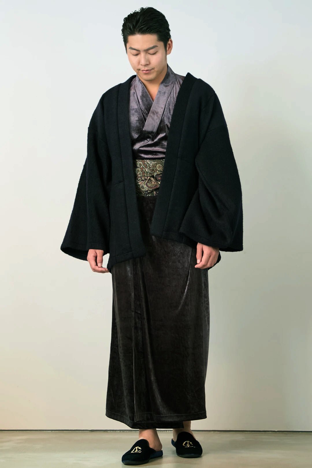 浴衣ルームウェア・ロイヤルベロア（ロイヤル・ブラック） - Yukata Roomwear Royal Velor - Royal Black - Nanafu｜YUKATA Roomwear