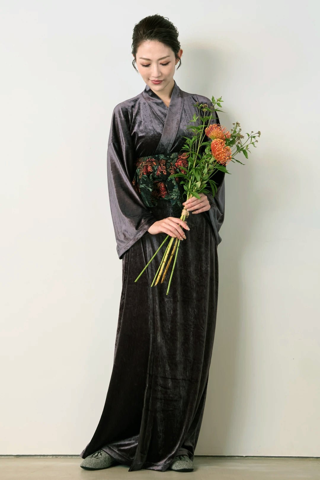 浴衣ルームウェア・ロイヤルベロア（ロイヤル・ブラック） - Yukata Roomwear Royal Velor - Royal Black - Nanafu｜YUKATA Roomwear