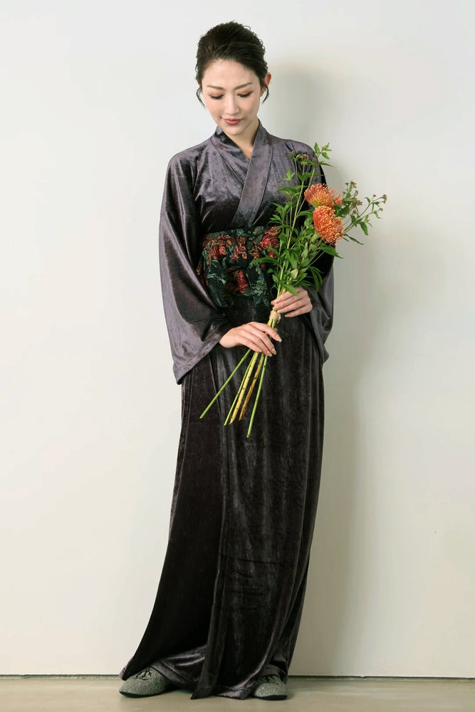 
                  
                    浴衣ルームウェア・ロイヤルベロア（ロイヤル・ブラック） - Yukata Roomwear Royal Velor - Royal Black - Nanafu｜YUKATA Roomwear
                  
                