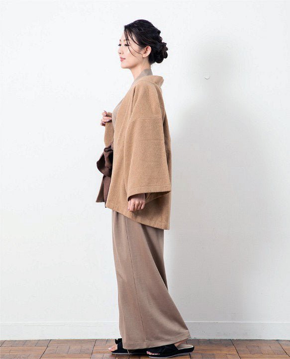 
                  
                    羽織ガウン(ウール)-ブラウン- Haori Gown(Wool)-Brown- - Nanafu｜YUKATA Roomwear
                  
                