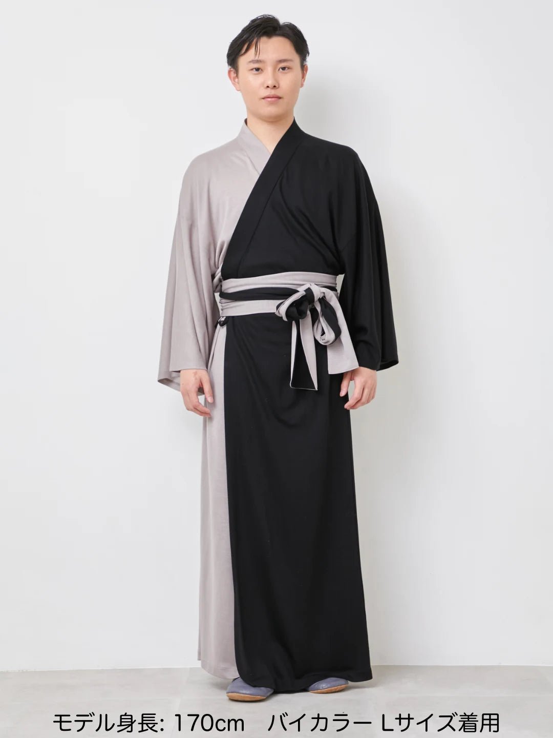 
                  
                    【予約販売】浴衣ルームウェア・プレミアム・バイカラー -グレー/ブラック- Yukata Roomwear Premium Bicolor -Grey/Black- - Nanafu｜YUKATA Roomwear
                  
                